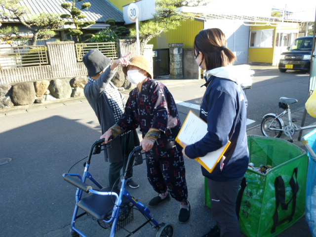 写真：令和5年度一人歩き高齢者捜索模擬訓練の様子1