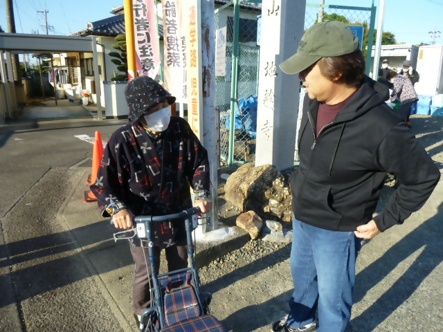 写真：令和7年度徘徊高齢者捜索模擬訓練の様子1