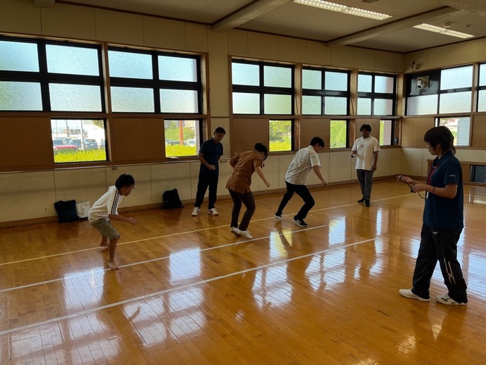 反復横跳びをしている写真