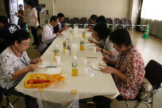 写真：試食