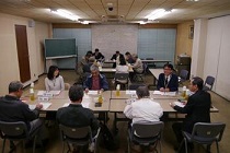 住民活動団体が会議をしている様子の画像