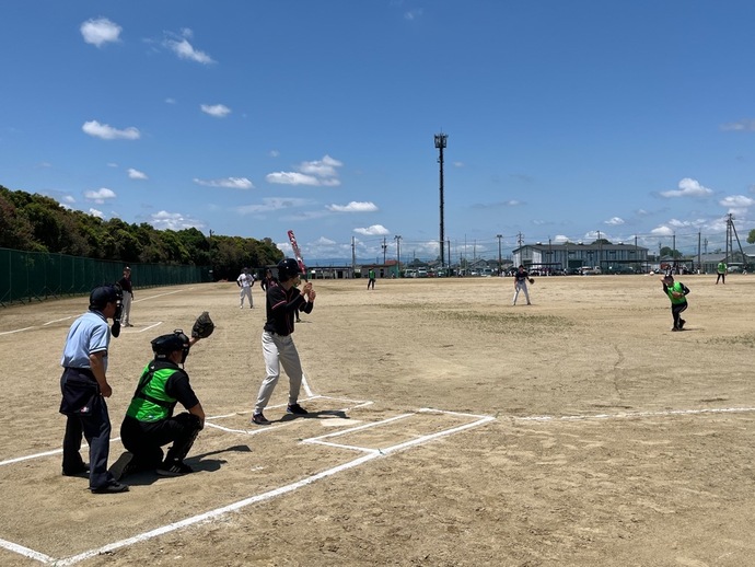 ボールを打っている写真