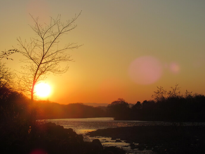 木曽川の夕焼けの写真