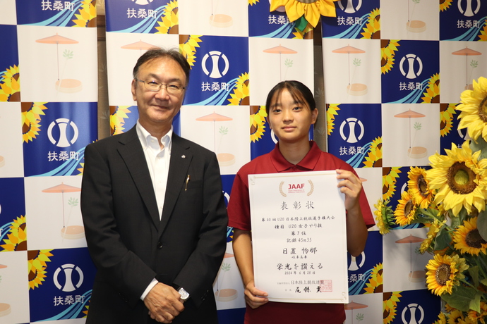 表敬訪問をしている写真