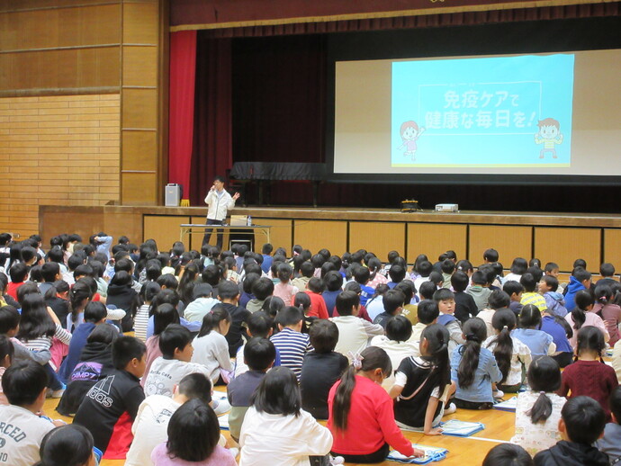 高雄小学校での免疫特別授業開催の様子