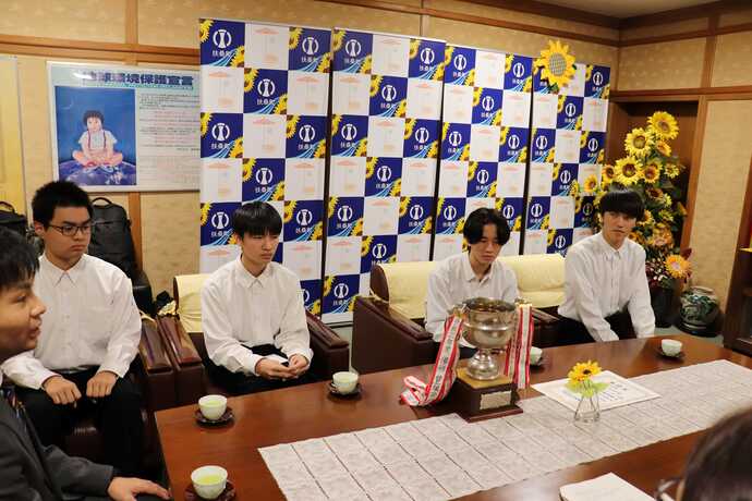 町長と談笑している写真