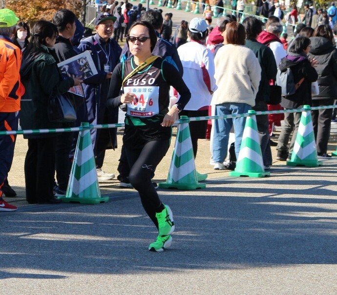 走っている写真