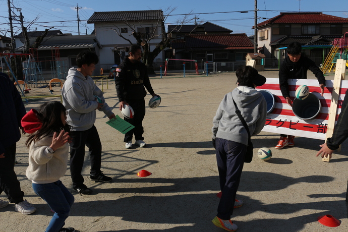 誠信高校　的当てをしている写真